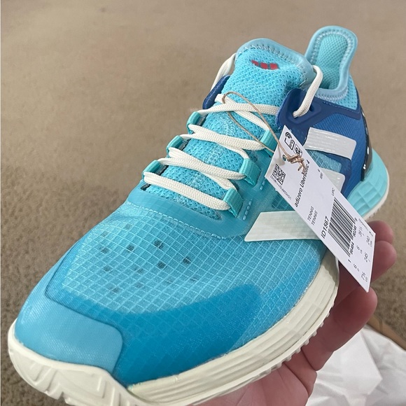 Adidas tennis/court shoe - Picture 6 of 11